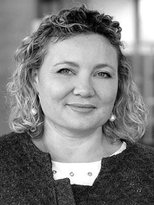 Ms Fiona Costello