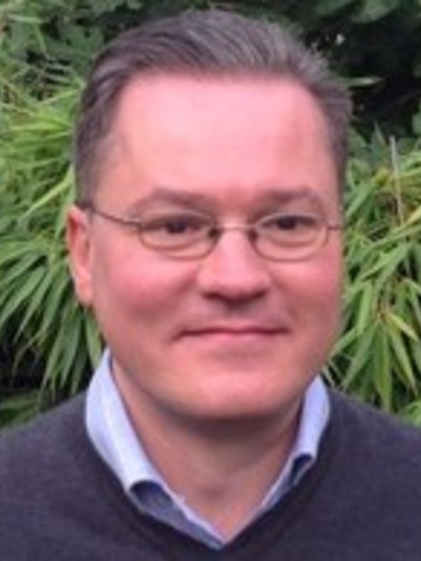 Dr Ian James