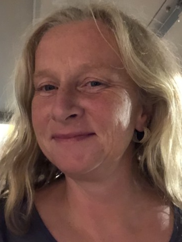 Dr Lottie Hoare