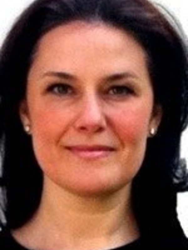 Dr Tine van Bortel